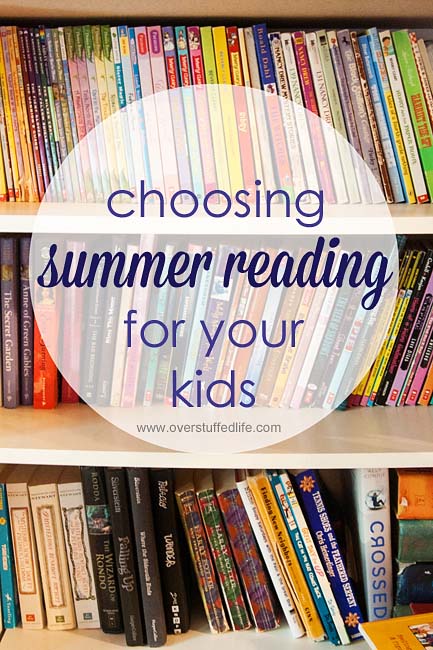 The benefits of summer reading for kids are too large to ignore. Encourage your kids to read over the summer by gifting them a pile of books as soon as school is out. via @lara_neves