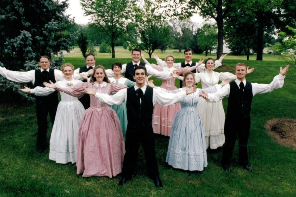 Nauvoo+Young+Performing+Missionaries+1995.jpg