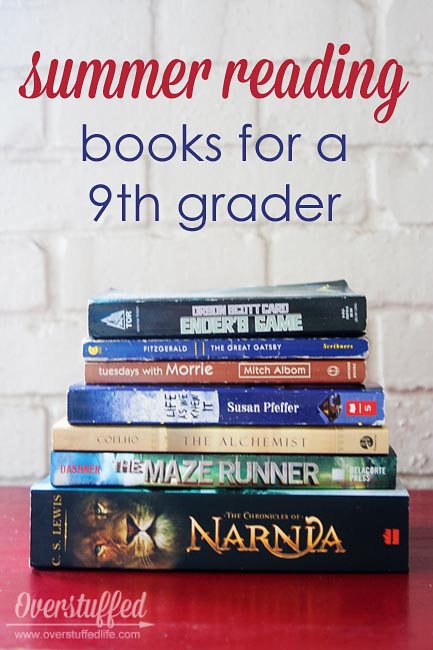 The benefits of summer reading for kids are too large to ignore. Encourage your kids to read over the summer by gifting them a pile of books as soon as school is out. via @lara_neves