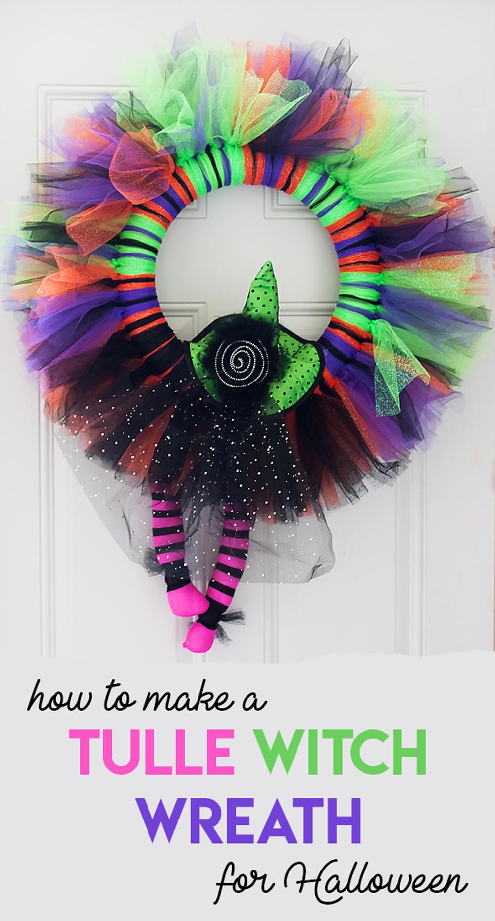 DIY Tulle Witch Wreath for Halloween via @lara_neves