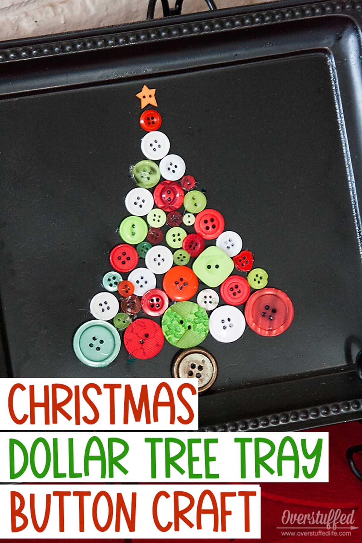 DIY Christmas Button Art on Dollar Tree Tray via @lara_neves