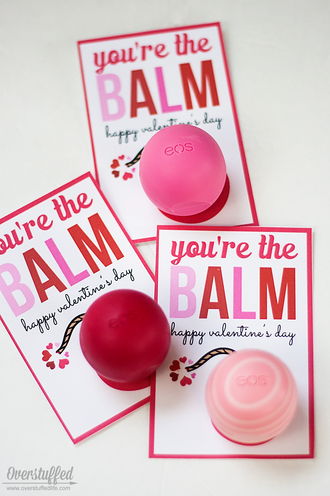 Want to tell your valentine "You're the Balm!" this year? Use this adorable Valentine's Day printable to be used with EOS lip balm via @lara_neves