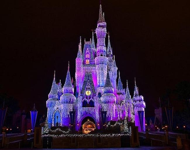 4 Reasons to Go to Disney at Christmas Time!