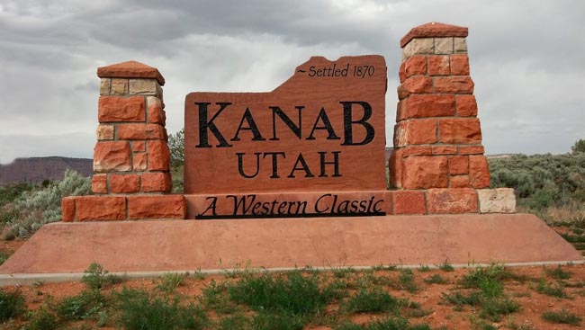 Kanab%2B-%2BWelcome%2Bsign%2B-%2BKCOT-X2.jpg