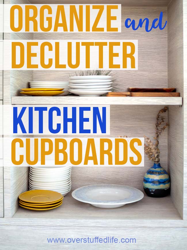 Kitchen cupboards can be quite the clutter catchers. Make sure to go through them often to get rid of unwanted items, and organize the rest. via @lara_neves