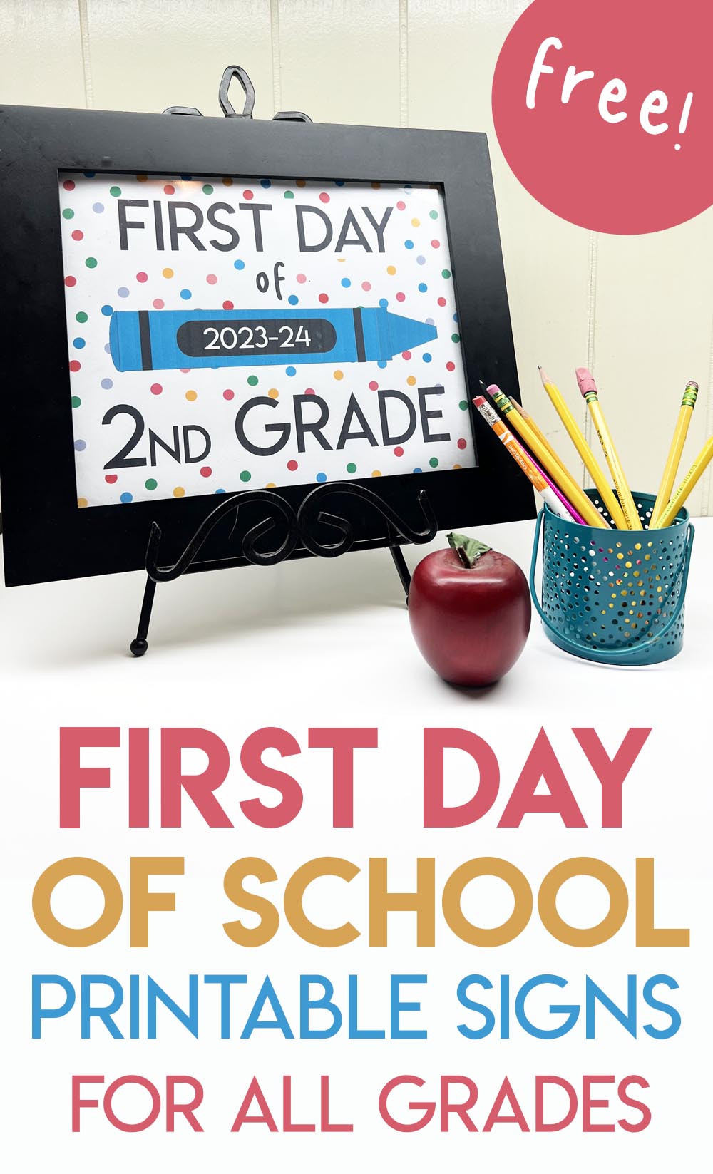 Use these adorable printable signs to take your child's first day of school photo! Signs available for all grades 2023-24 school year. via @lara_neves